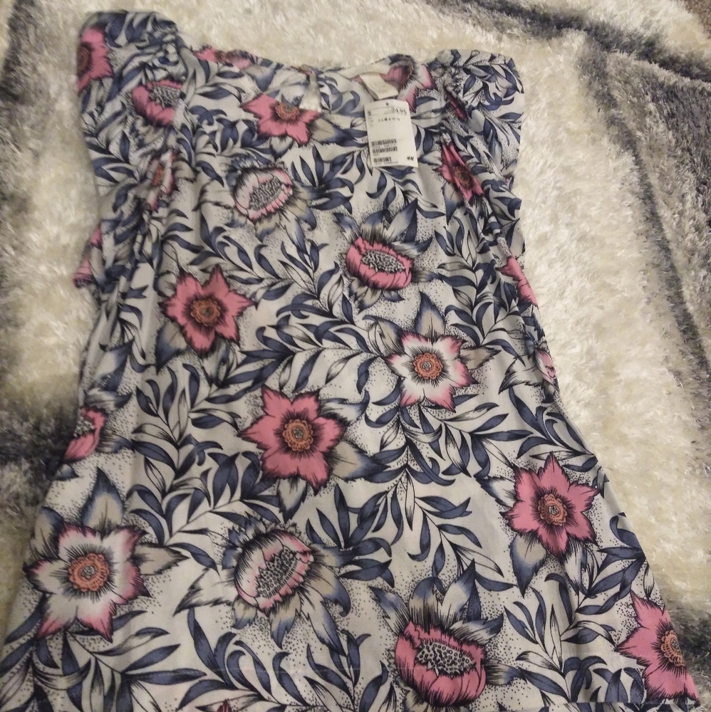 Size 6 H&M shirt